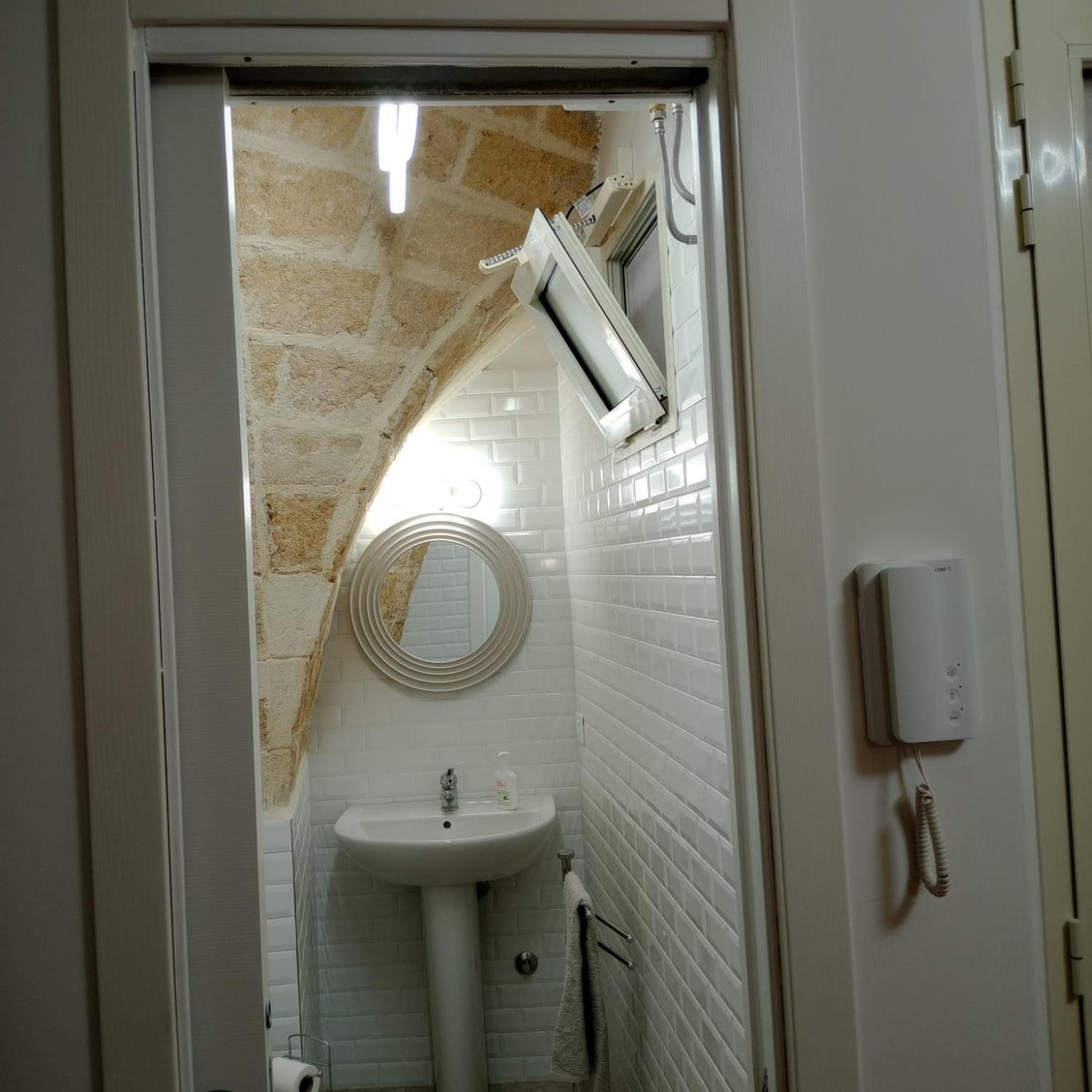 Casa Vacanza Nel Cuore Della Pietra Barletta Eksteriør billede