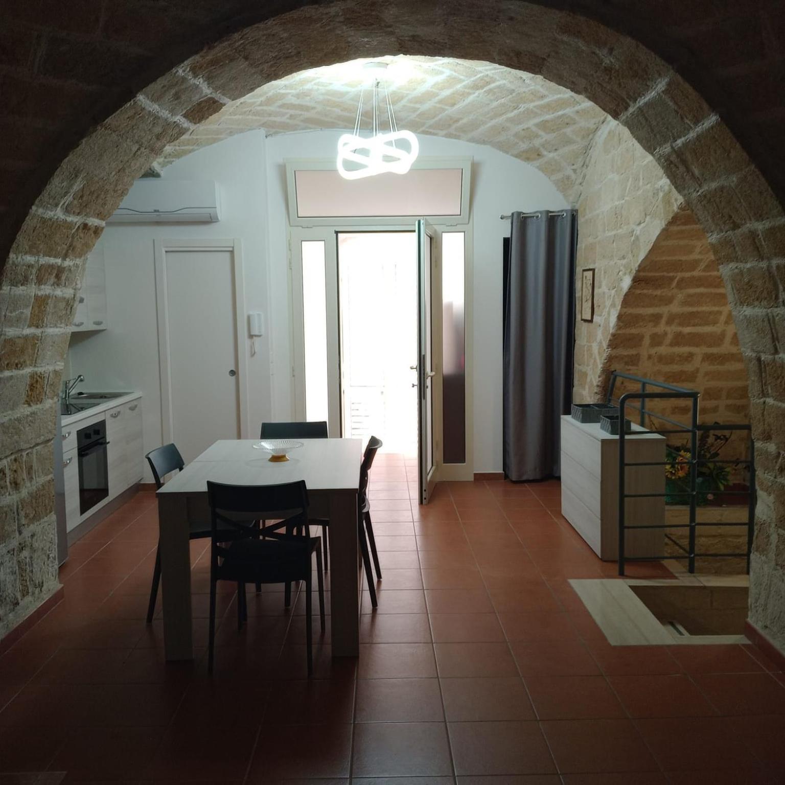 Casa Vacanza Nel Cuore Della Pietra Barletta Eksteriør billede