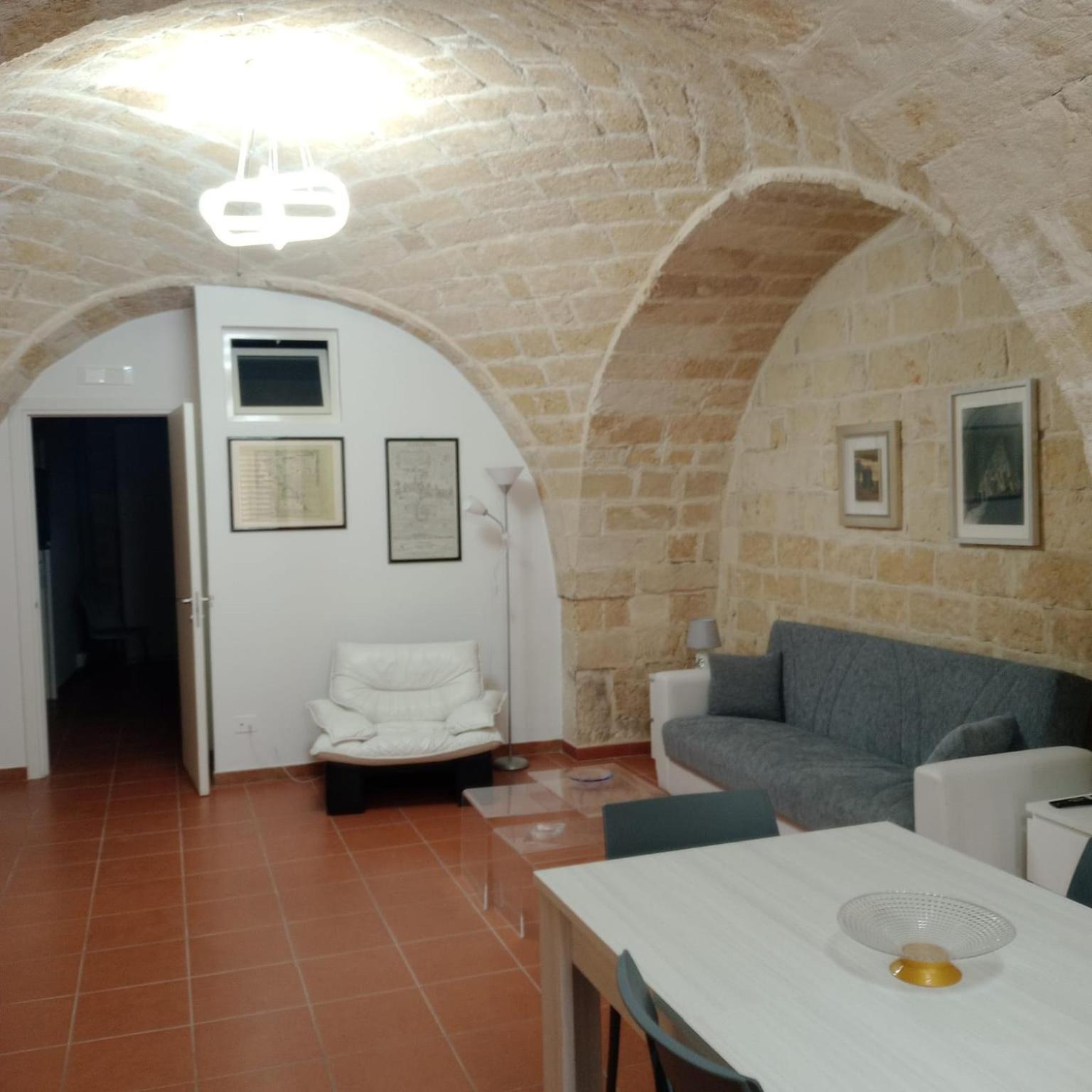 Casa Vacanza Nel Cuore Della Pietra Barletta Eksteriør billede