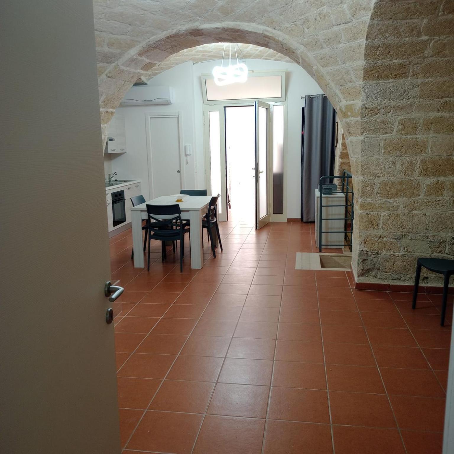 Casa Vacanza Nel Cuore Della Pietra Barletta Eksteriør billede