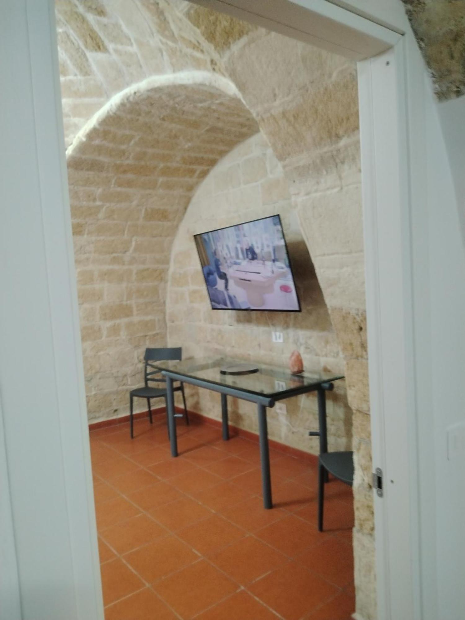 Casa Vacanza Nel Cuore Della Pietra Barletta Eksteriør billede