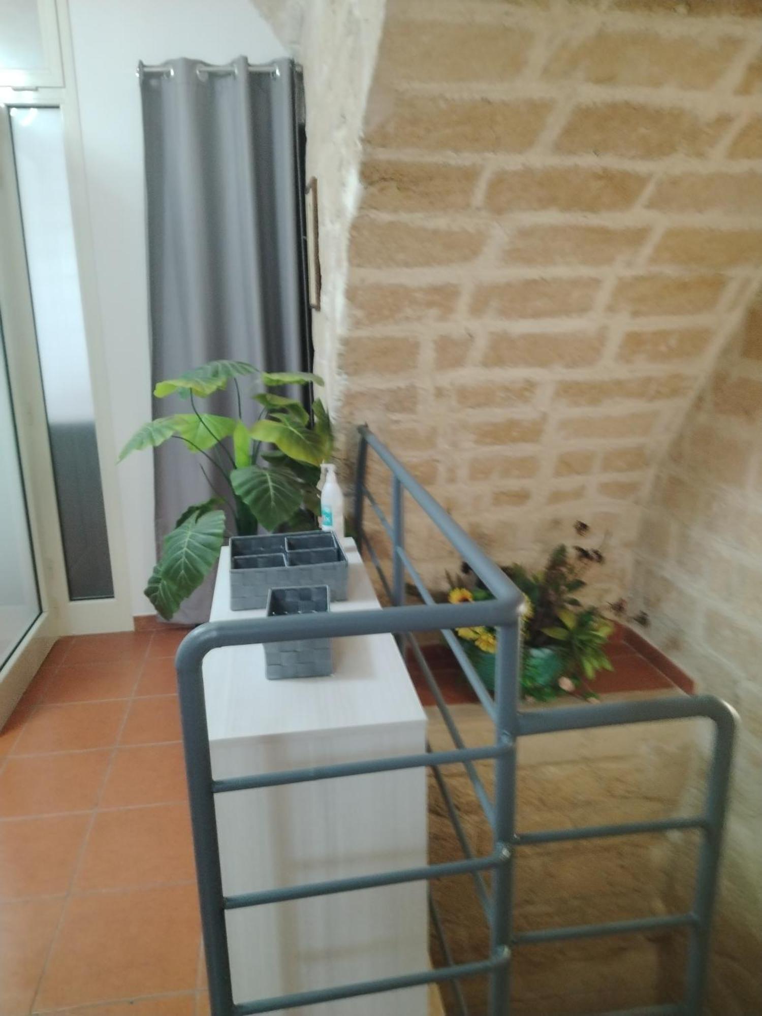 Casa Vacanza Nel Cuore Della Pietra Barletta Eksteriør billede