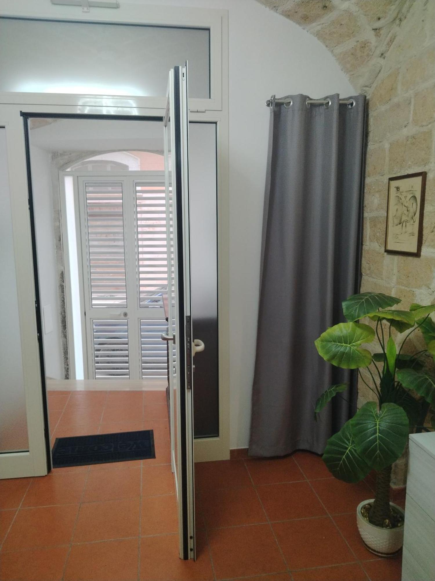 Casa Vacanza Nel Cuore Della Pietra Barletta Eksteriør billede